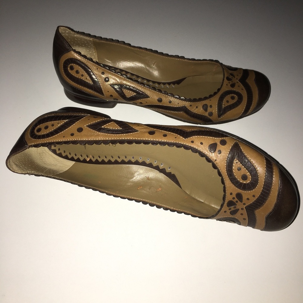 8 Vince Camuto paisley scallop boho art low shoes